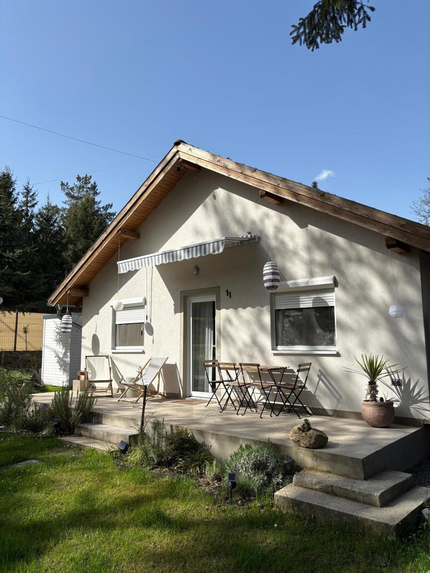 Marika Vendeghaz Villa Szigetmonostor Exteriör bild